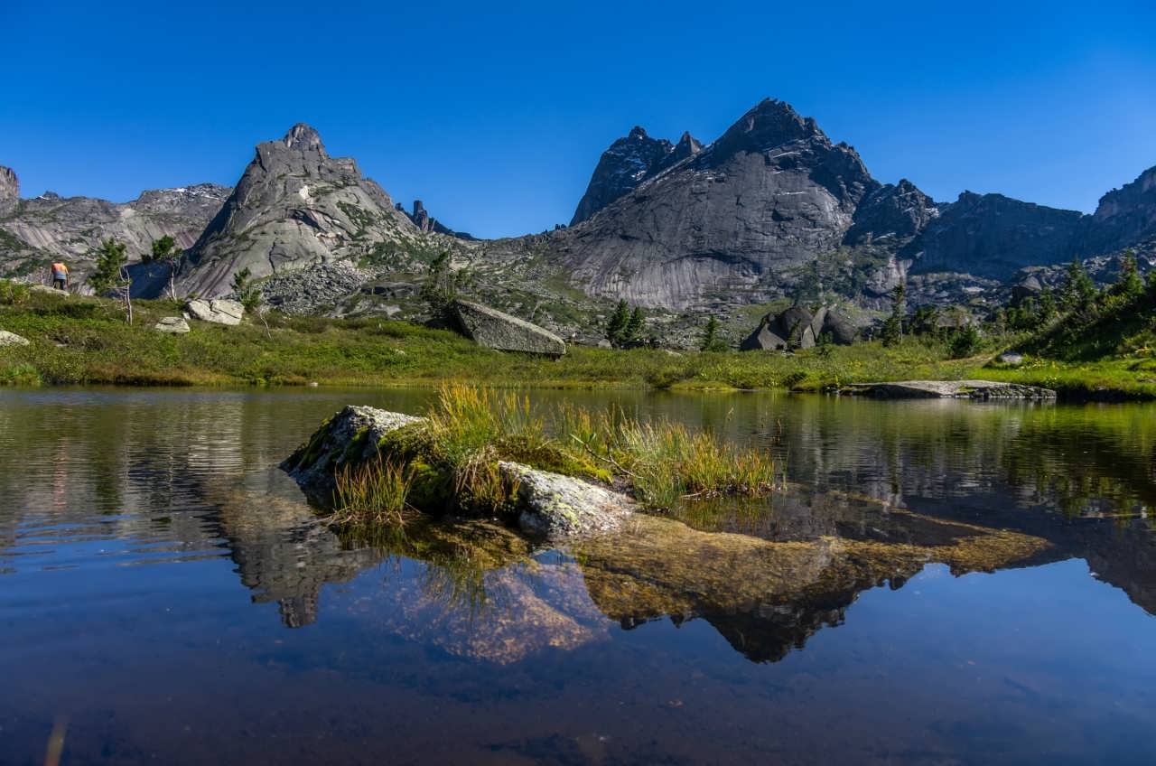 Саяны красноярск. Западные Саяны Ергаки. Ергаки Западный Саян. Озеро художников, хребет Ергаки. Хакасия достопримечательности заповедник Ергаки.