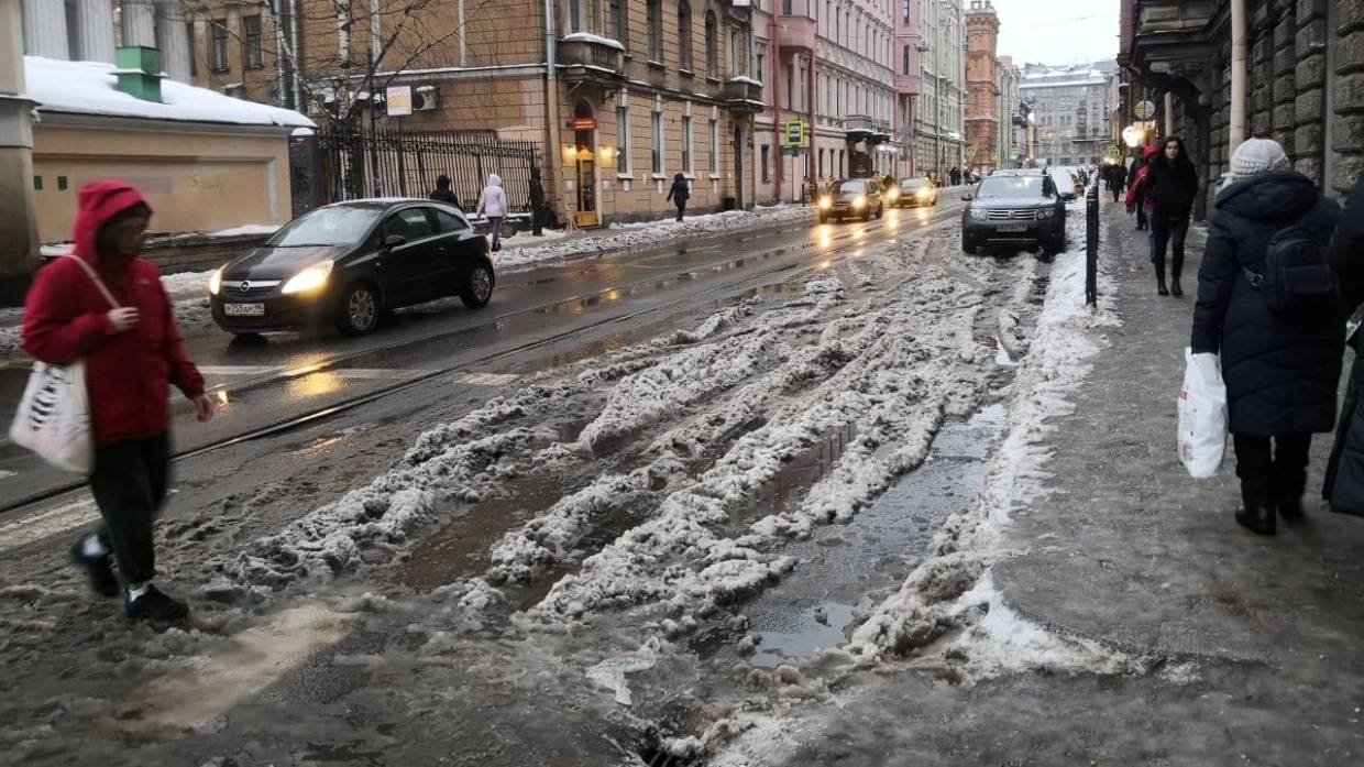 Ждем очередей в травмпунктах: петербуржцы жалуются на «мерзкую снежную кашу» под ногами Ждем очередей в травмпунктах: петербуржцы жалуются на «мерзкую снежную кашу» под ногами Происшествия