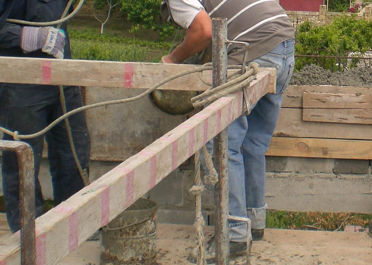 Порядок работ при заливке бетоном армопояса