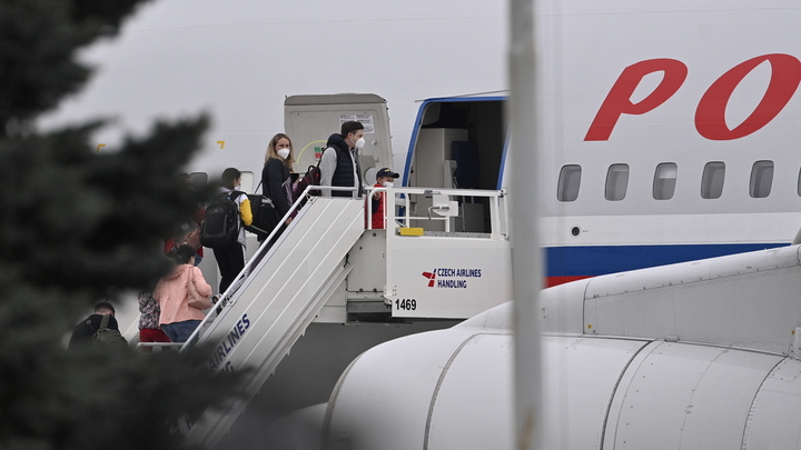 В АЭРОПОРТУ ПРАГИ ЗАДЕРЖАЛИ ГЕРОЯ "КРЫМСКОЙ ВЕСНЫ". ЕМУ ГРОЗИТ СМЕРТЬ