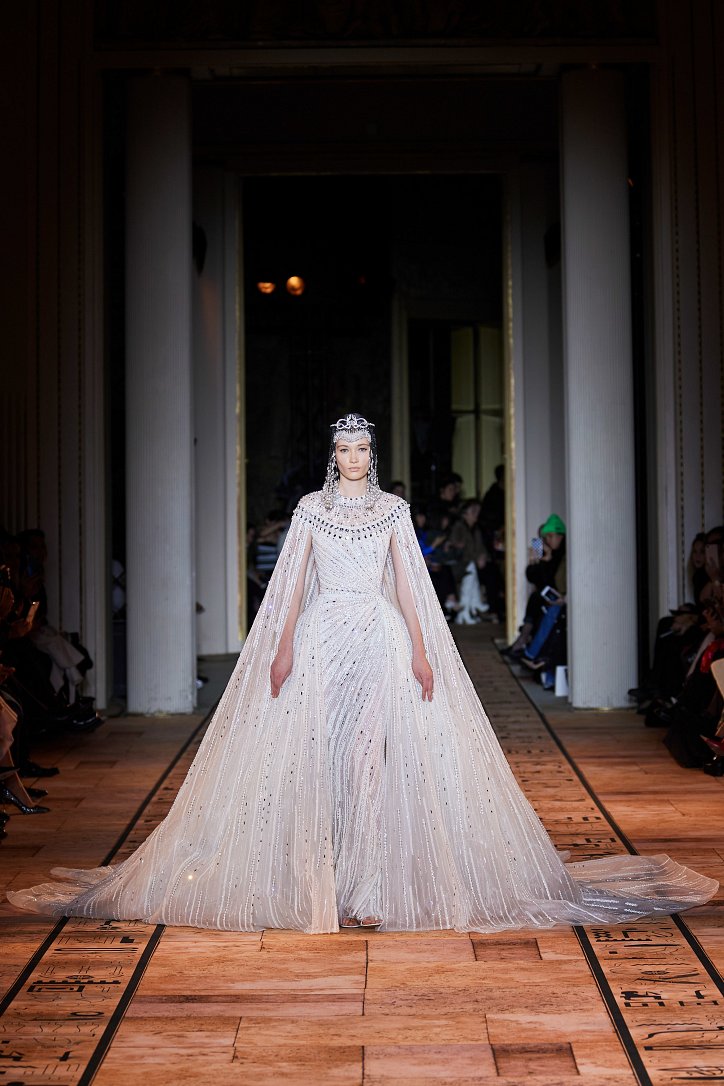 Zuhair Murad Haute Сouture весна-лето 2020 Murad, Zuhair, Вдохновение, создавая, дано Современным, постичь, которую, тайны, роскоши, богатства, атмосферу, переливалось, платьях, Изиде, сверкало, божества, древние, иероглифы, египетские, любви