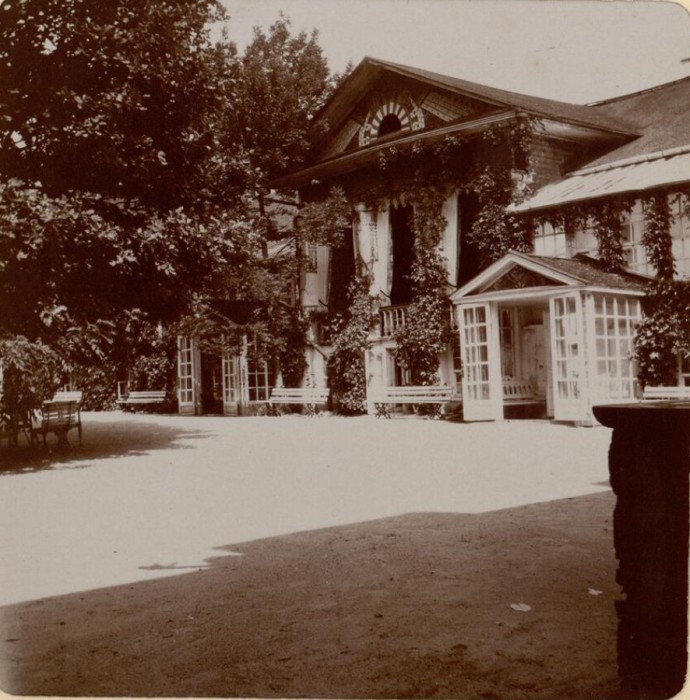 Вход в загородное поместье. Россия, село Талашкино, 1909 год.