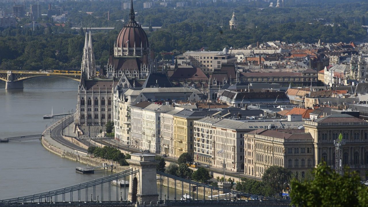 «Наказывают за сотрудничество с Россией»: Еврокомиссия намерена сократить финансирование Венгрии Политика