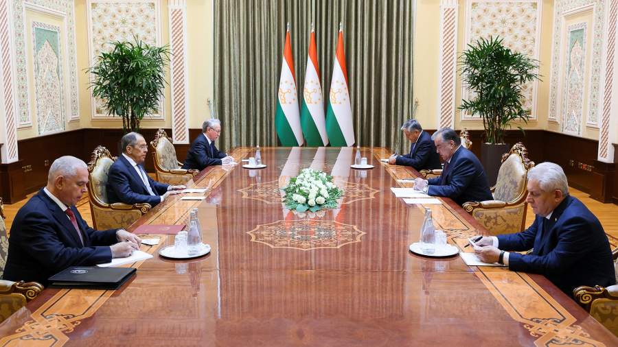 Путин в Кремле проводит переговоры с президентом Таджикистана