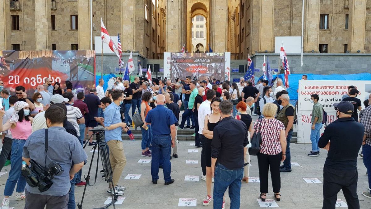 Два года «гавриловскому погрому»: Саакашисты в Тбилиси снова проклинают Россию