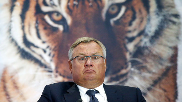 Связи и финансовые махинации: Как Андрей Костин стал одним из самых богатых людей России россия