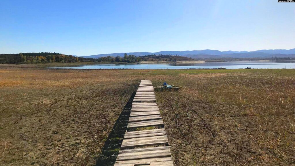 Из-за пересохших рек в два водохранилища Крыма перестала поступать вода