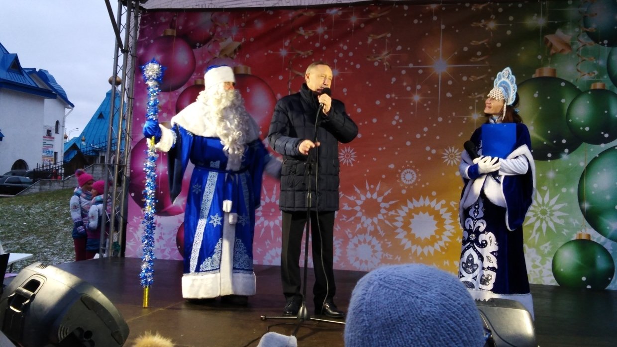 Беглов и Милонов побывали на новогодней ярмарке в Шушарах