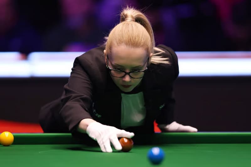 Десислава Божилова стала первой женщиной-судьей всех трёх финалов Тройной короны (фото: totallysnookered)