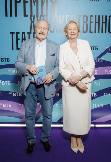 Константин Хабенский, Александр Петров с женой, Светлана Бондарчук посетили премию МХТ дочерью, Апексимова, Александр, Виктория, Дарьей, театра, Светлана, Сигалова, Ирина, женой, ПетровыАлександр, Художественного, Анной, молодых, АндрееваКристина, ТолстаяМария, ВайнбергСтася, Михаил, дарованийФото, Меськова