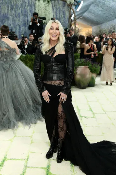 Met Gala — 2026: Шер, Рози Хантингтон-Уайтли, Кейт Мосс, Вера Вонг на красной дорожке Images, костюма, дорожку, вышли, Метрополитенмузее, Санчес, Лорен, Сандэй, дочерью, Кидман, Николь, Сейфрид, Кравиц, Дженнер, Аманда, Хадид, Джиджи, Купера, Кайли, Хайди