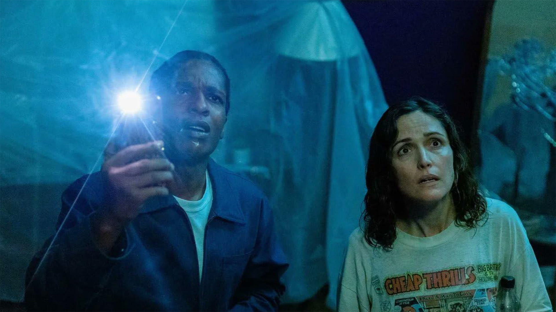 Кадр из сериала «Я бы тебя пнула, если бы могла» 