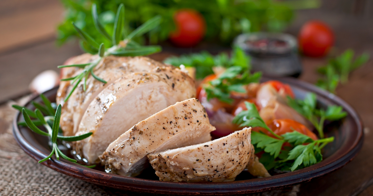 Как приготовить вкусно куриную грудку для салатов, запеканок или домашней шаурмы