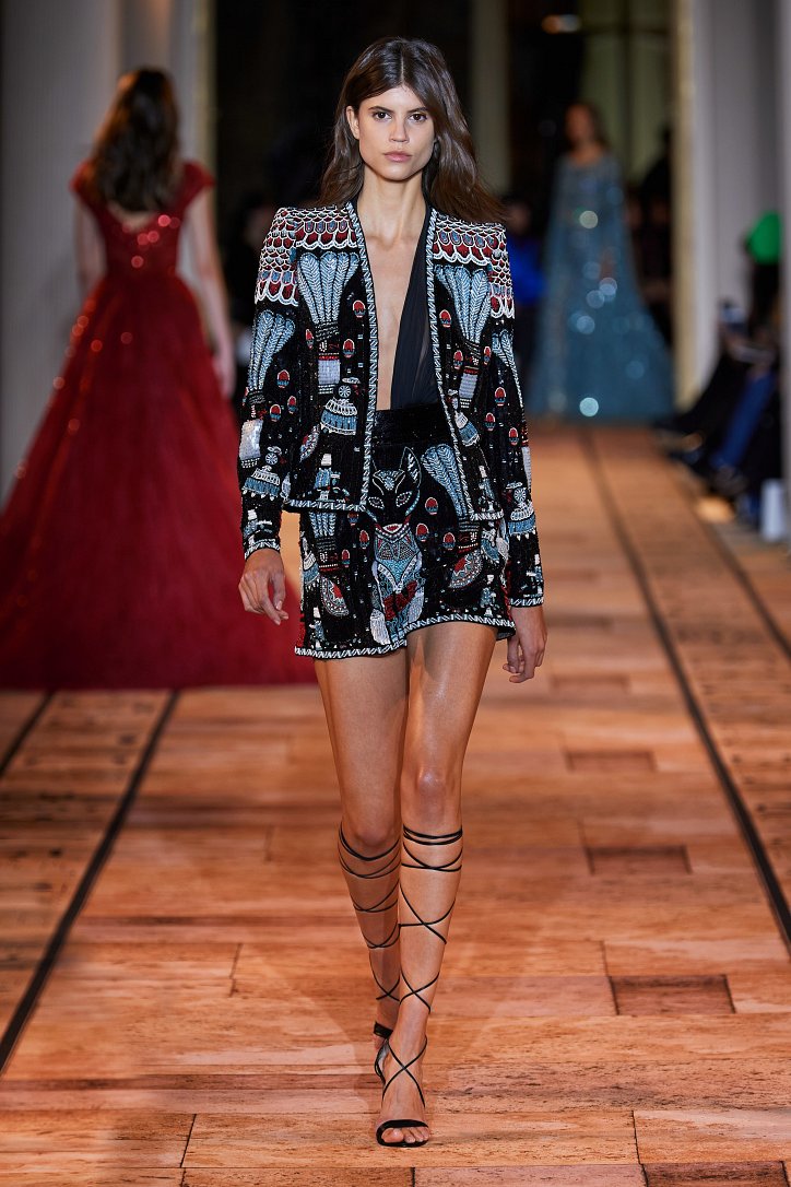 Zuhair Murad Haute Сouture весна-лето 2020 Murad, Zuhair, Вдохновение, создавая, дано Современным, постичь, которую, тайны, роскоши, богатства, атмосферу, переливалось, платьях, Изиде, сверкало, божества, древние, иероглифы, египетские, любви