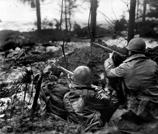 ​Части 7-й бронетанковой дивизии США у Сен-Вита, декабрь 1944 года 7tharmddiv.org - Долгие блуждания оберста Ремера | Warspot.ru