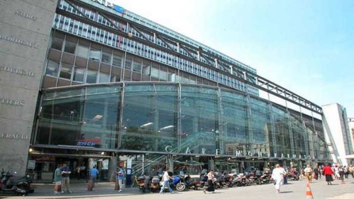 Поезд, который «выпал» из вокзала: 4 самые нестандартные транспортные аварии Поезд, который «выпал» из вокзала: 4 самые нестандартные транспортные аварии аварии,авто и мото,автомобили,происшествия