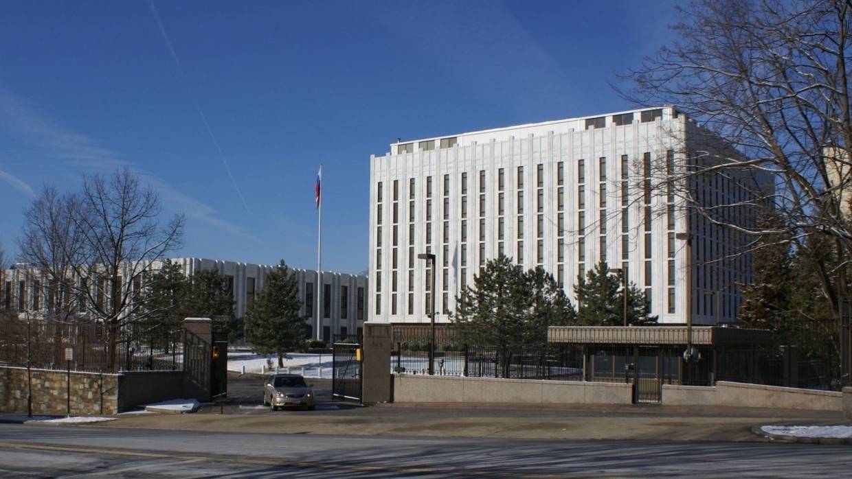 Посольство РФ: США стоит отказаться от поставок оружия на Украину в пользу дипломатии