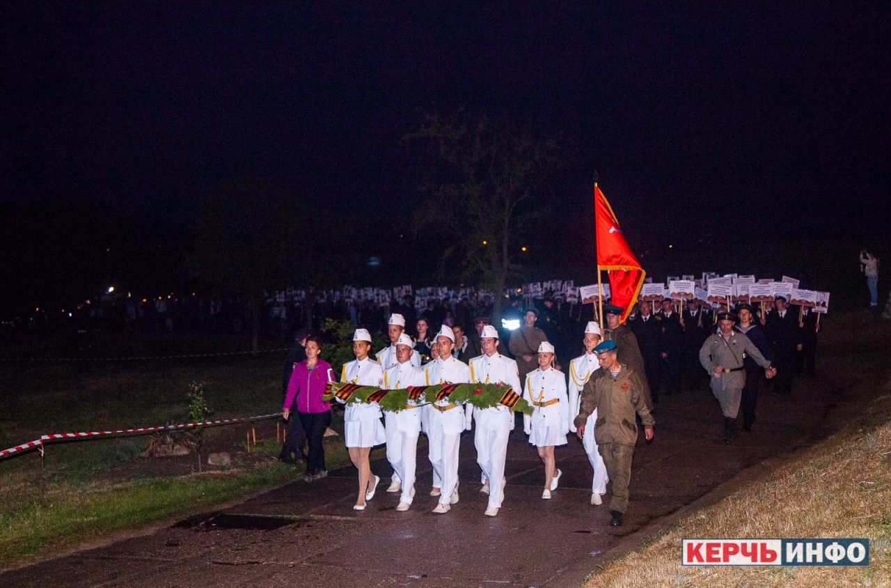 Факельное шествие в керчи фото