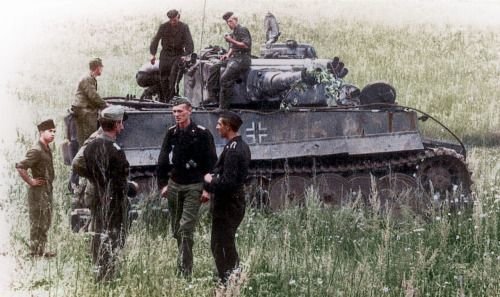 Экипажи Тигров, лето 1943 под Курском. Источник: 