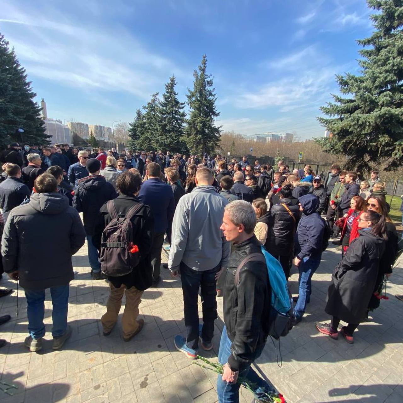 На похороны Владлена Татарского пыталась пройти группа поддержки Украины РФ