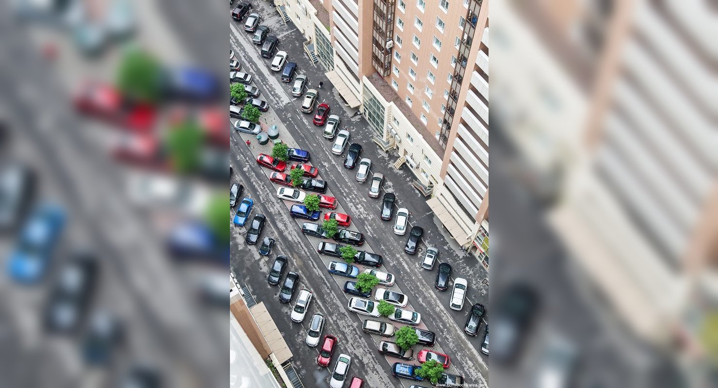 Как припарковать машину у многоквартирного дома и не получить штраф