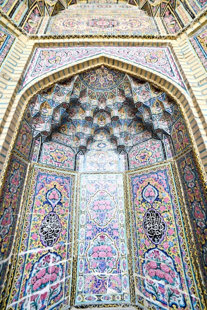 Калейдоскоп цветов потрясающей иранской Розовой мечети архитектуры, самых, витражи, через, цвета, мечеть, мечетей, Розовая, альМульк, столетия, только, здание, дизайна, элементы, поразительные, другие, мечети, света, отражение, построено