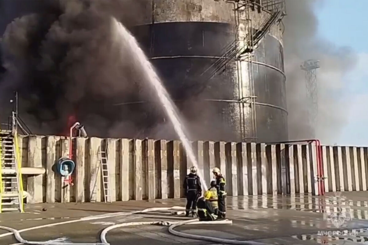 МЧС: в Ростовской области локализовали возгорание резервуара с нефтепродуктами