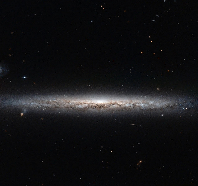 «Хаббл» показал спиральную галактику NGC 3507 в паре с необычным компаньоном
