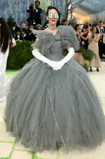 Met Gala — 2026: Шер, Рози Хантингтон-Уайтли, Кейт Мосс, Вера Вонг на красной дорожке Images, костюма, дорожку, вышли, Метрополитенмузее, Санчес, Лорен, Сандэй, дочерью, Кидман, Николь, Сейфрид, Кравиц, Дженнер, Аманда, Хадид, Джиджи, Купера, Кайли, Хайди
