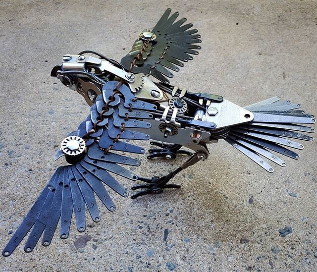 Металлические скульптуры птиц, созданные из старых механических пишущих машинок пишущих, которые, Майер, машинки, машинок, Джереми, поэтому, другие, только, использует, иногда, ремонту, детали, пишущей, повреждены, Майера, узлов, инструментыПосле, ручные, деталей
