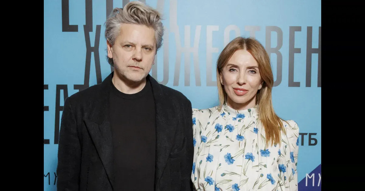 Константин Хабенский, Александр Петров с женой, Светлана Бондарчук посетили премию МХТ