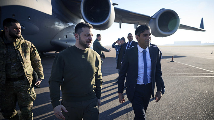 ГАСТРОЛИ В ЛОНДОНЕ ПРОВАЛЕНЫ: ЗЕЛЕНСКИЙ ПРОЛЕТЕЛ В БРИТАНИИ. ТЕПЕРЬ НА F-35