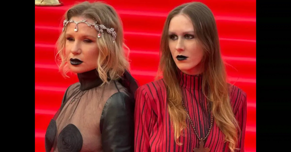 Валерия Гай Германика в "голом" платье посетила открытие ММКФ вместе с дочерью