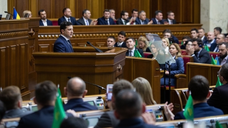 Зеленский загнал себя в цугцванг идеей досрочных выборов президента Украины