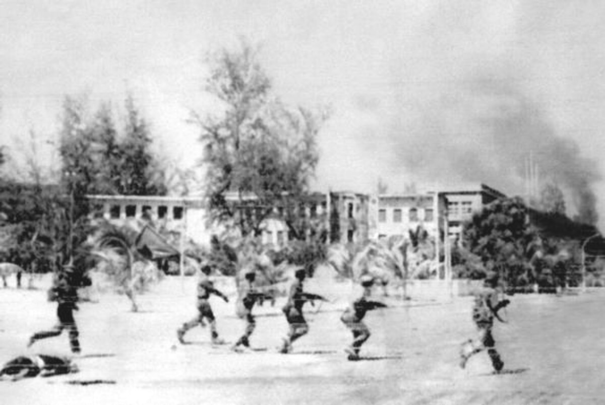     Штурм Пномпеня вьетнамскими войсками 7 января 1979 года / Gettyimages.ru / Universal Images Group