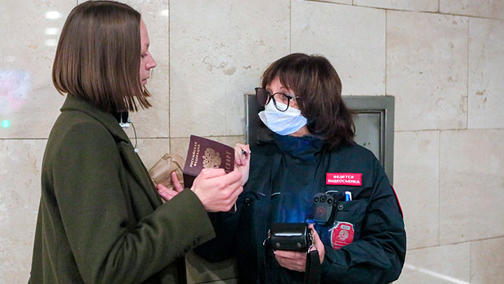 "У ВАС QR-КОД ОТКЛЕИЛСЯ": НА ОДНО УТРО ЛЮДЕЙ ЛИШИЛИ ВСЕХ ПРАВ