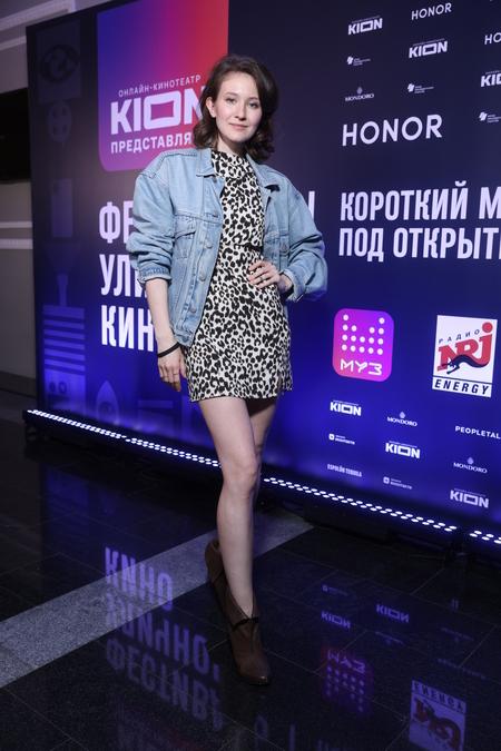 Оксана Акиньшина, Варвара Шмыкова с Даниилом Радловым и другие гости открытия кинофестиваля в Москве Оксана Акиньшина, Варвара Шмыкова с Даниилом Радловым и другие гости открытия кинофестиваля в Москве Звезды,Красная дорожка
