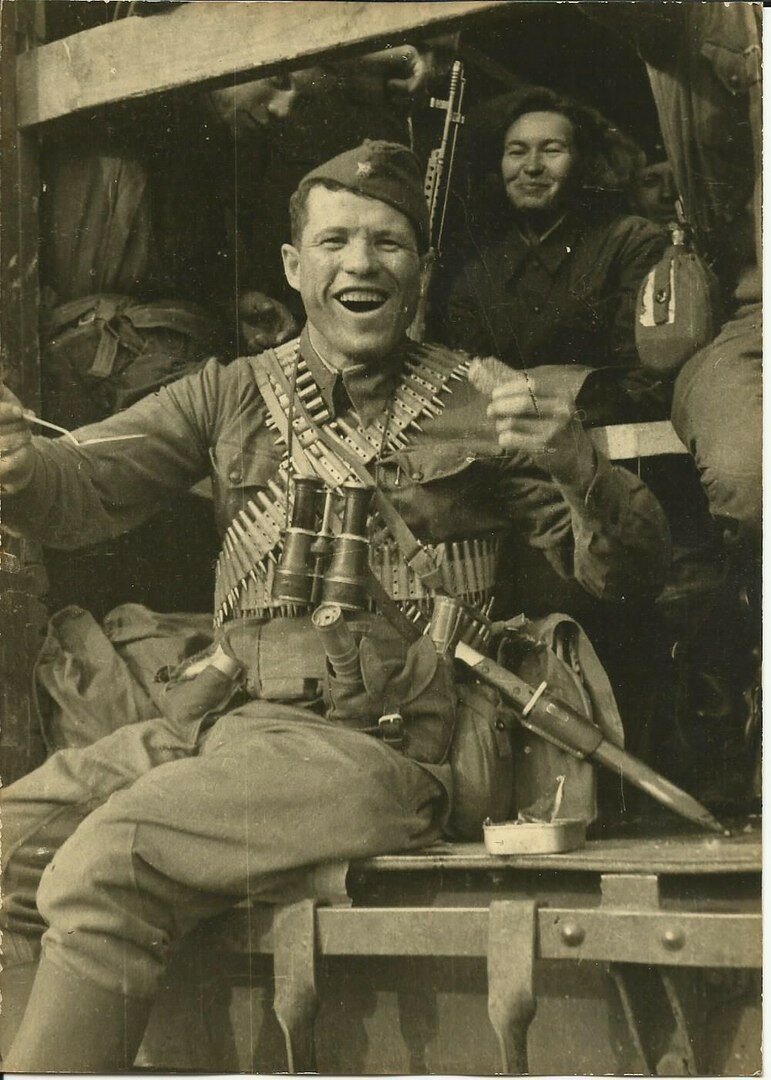 Ну и напоследок хочу поделиться фотографией этого веселого Красноармейца. #Фотографии, #история, #факты, .война
