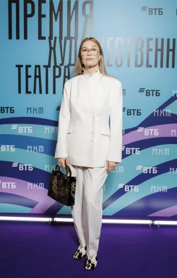 Константин Хабенский, Александр Петров с женой, Светлана Бондарчук посетили премию МХТ дочерью, Апексимова, Александр, Виктория, Дарьей, театра, Светлана, Сигалова, Ирина, женой, ПетровыАлександр, Художественного, Анной, молодых, АндрееваКристина, ТолстаяМария, ВайнбергСтася, Михаил, дарованийФото, Меськова