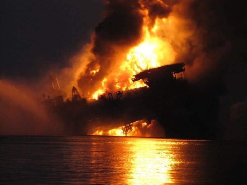 Пожар за $42 миллиарда: катастрофа на платформе Deepwater Horizon мексиканский залив, платформа Deepwater Horizon, техногенная авария