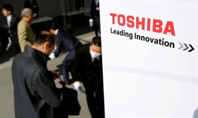 The logo of Toshiba is seen as shareholders arrive at Toshiba's extraordinary shareholders meeting in Chiba, Japan March 30, 2017. REUTERS/Toru Hanai TPX IMAGES OF THE DAY