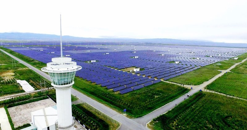 В 2013 году на строительство парка было потрачено 6 млрд юаней (свыше 900 млн долларов) Цинхай, китай, мир, солнечная батарея, солнечная ферма, солнце, электроэнергия