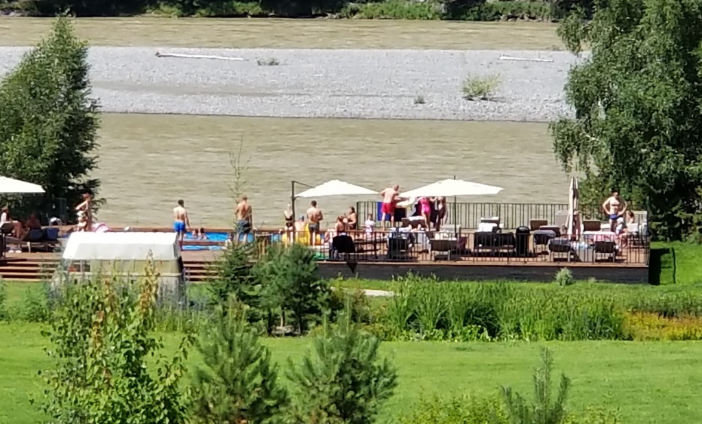 Бассейн клевер Резорт.jpg