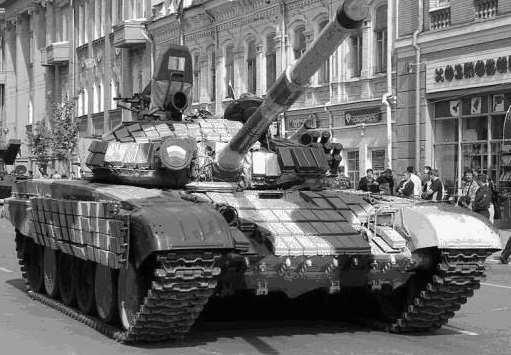 Как в 1998 году майор Беляев на танке выбивал себе зарплату