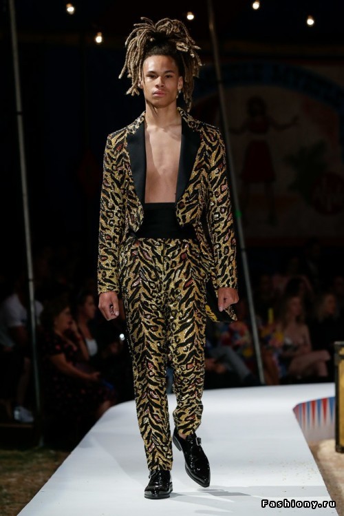 Moschino Круизная коллекция 2019 Moschino Круизная коллекция 2019