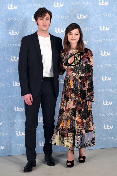 Звезда сериала "Доктор Кто" Дженна Коулман рассталась с бойфрендом Звезды,Звездные пары