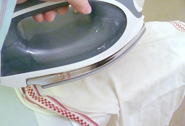 Лайфхак: как незаметно зашить дырку на футболке Лайфхак: как незаметно зашить дырку на футболке рукоделие,своими руками,сделай сам,штопка