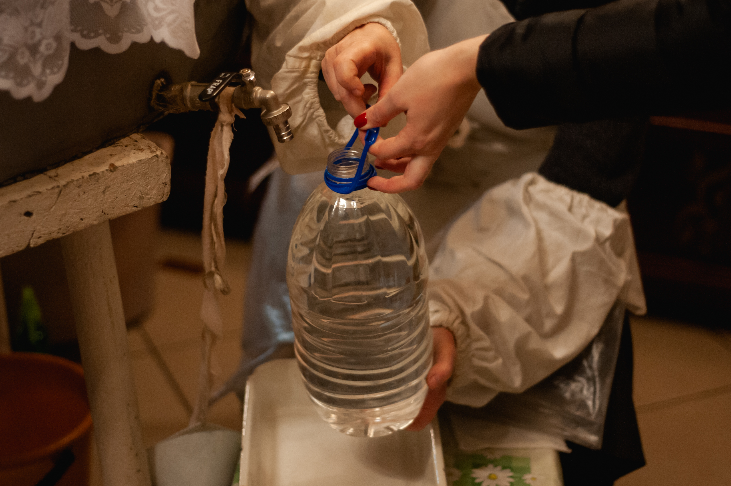 Жители Тверской области набирают святую воду в Крещение