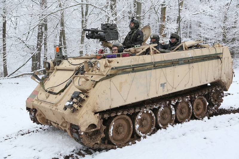 Американцы передают Украине БТР Stryker: лучше того, что давали раньше оружие