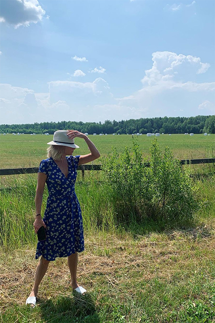 Как Юлия Высоцкая провела выходные в Нижегородской области: фотосессия в поле и на яхте в бикини Как Юлия Высоцкая провела выходные в Нижегородской области: фотосессия в поле и на яхте в бикини Экстерьер